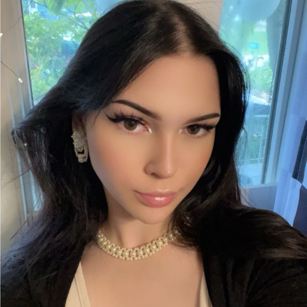 Meet your Posher, Cece